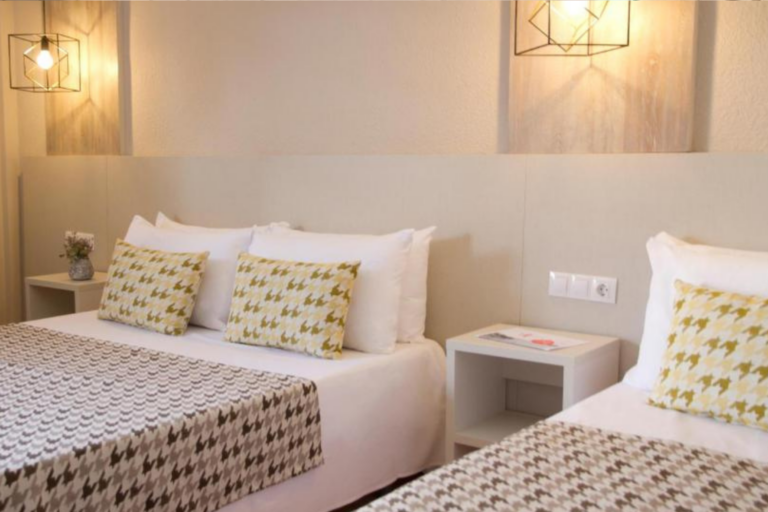 7. Lloret - Plaza Paris chambre